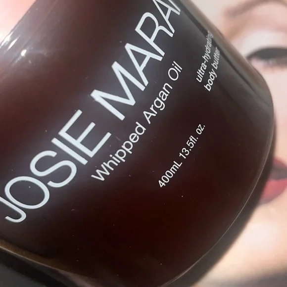 🤍🍫🤍•👄 Josie Maran x Peppermint Bark 👄• 🖤🍫🖤